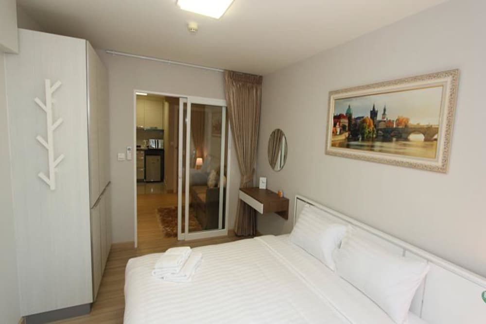 A Bed at Muangthong Thani