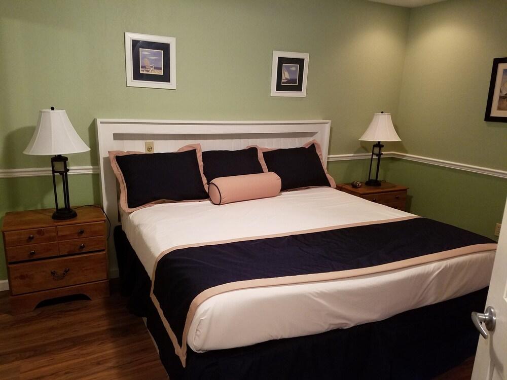 Culver Cove Lakeside Condominiums