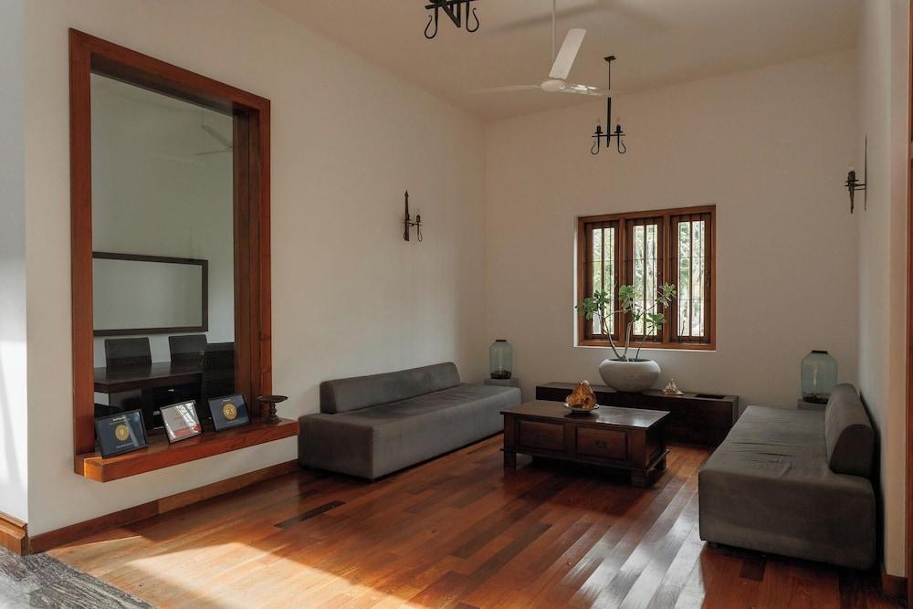 Villa White Queen Resort & Spa