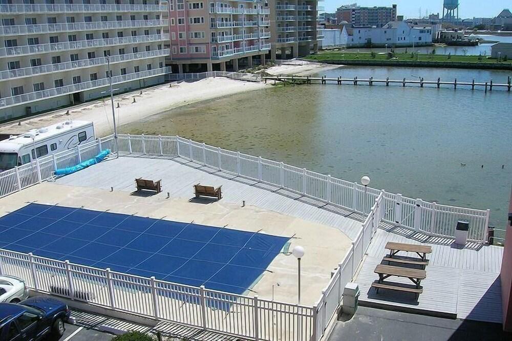 Wight Bay 460 2 Br condo by RedAwning