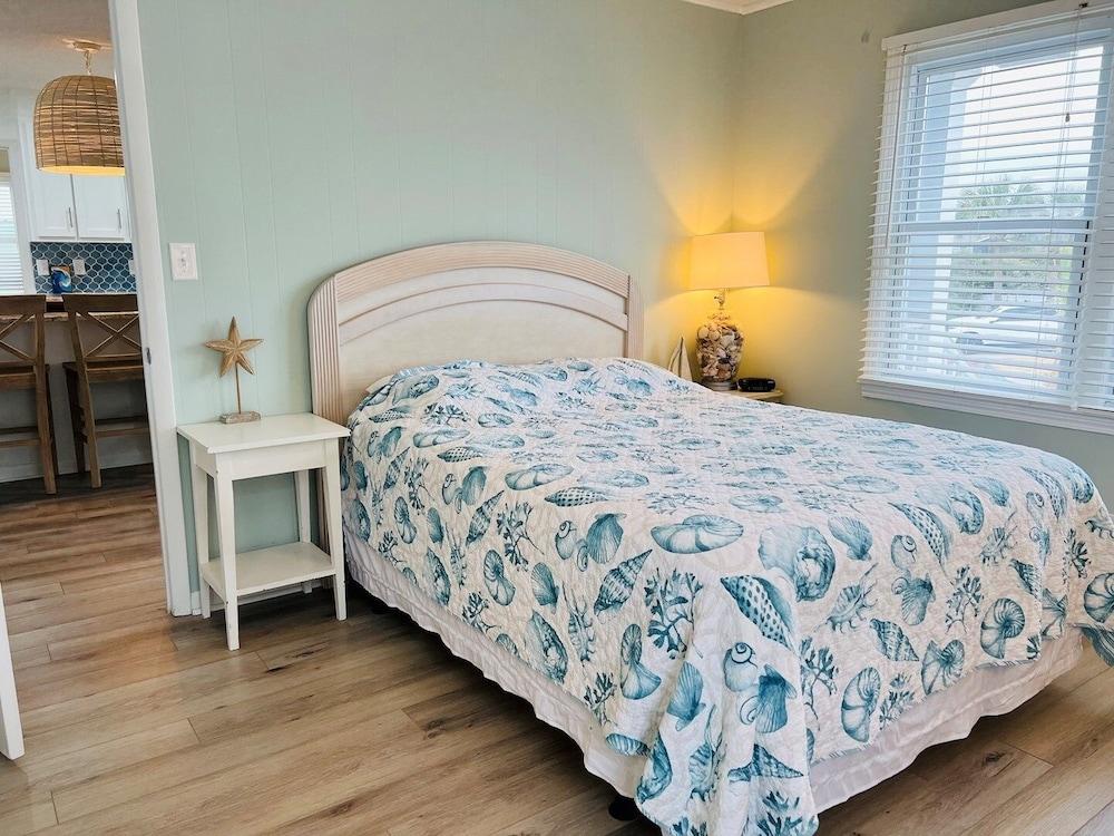 Beach Time 5 Bedroom Home by RedAwning