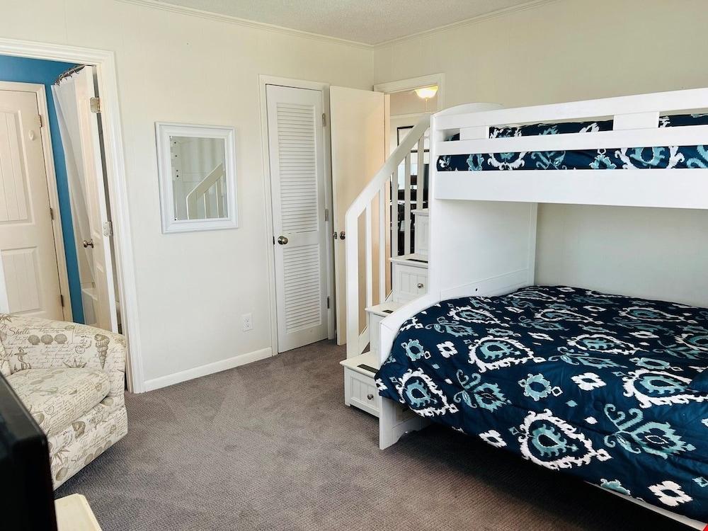 Close Enough 4 Bedroom Home by RedAwning