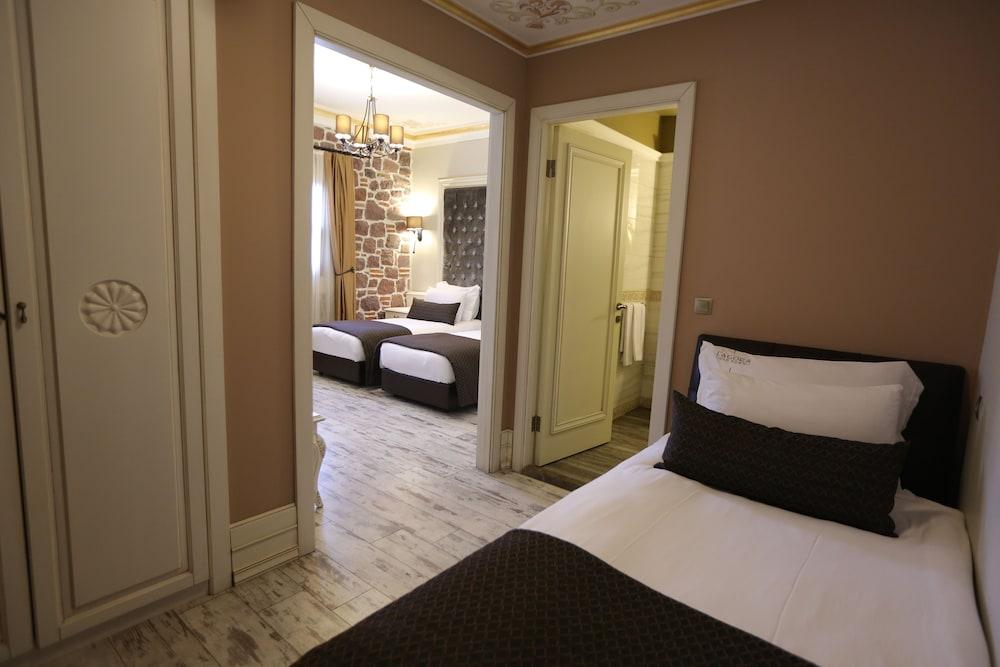 L'Agora Old Town Hotel & Bazaar