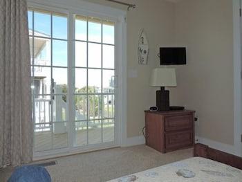 Welcome  4 Bedroom Home by RedAwning