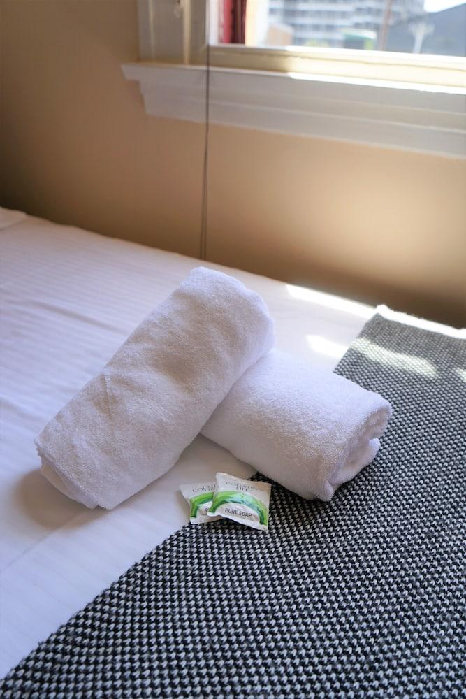 Sir Joseph Banks Hotel