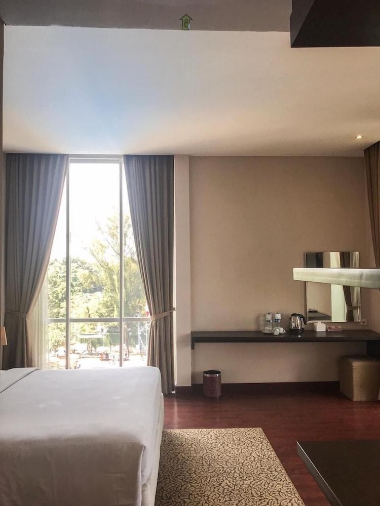 Oasis Siliwangi Sport Hotel