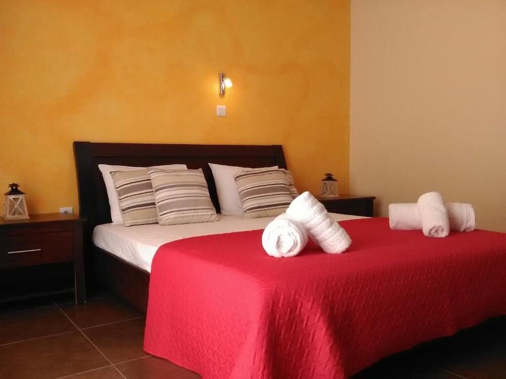 Mikros Gialos Apartments