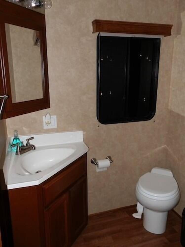 Houseboat Scorpius by SleepAfloat