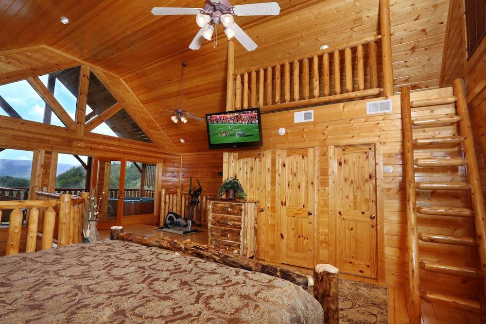 Mountain Dreams 2 Br cabin by RedAwning