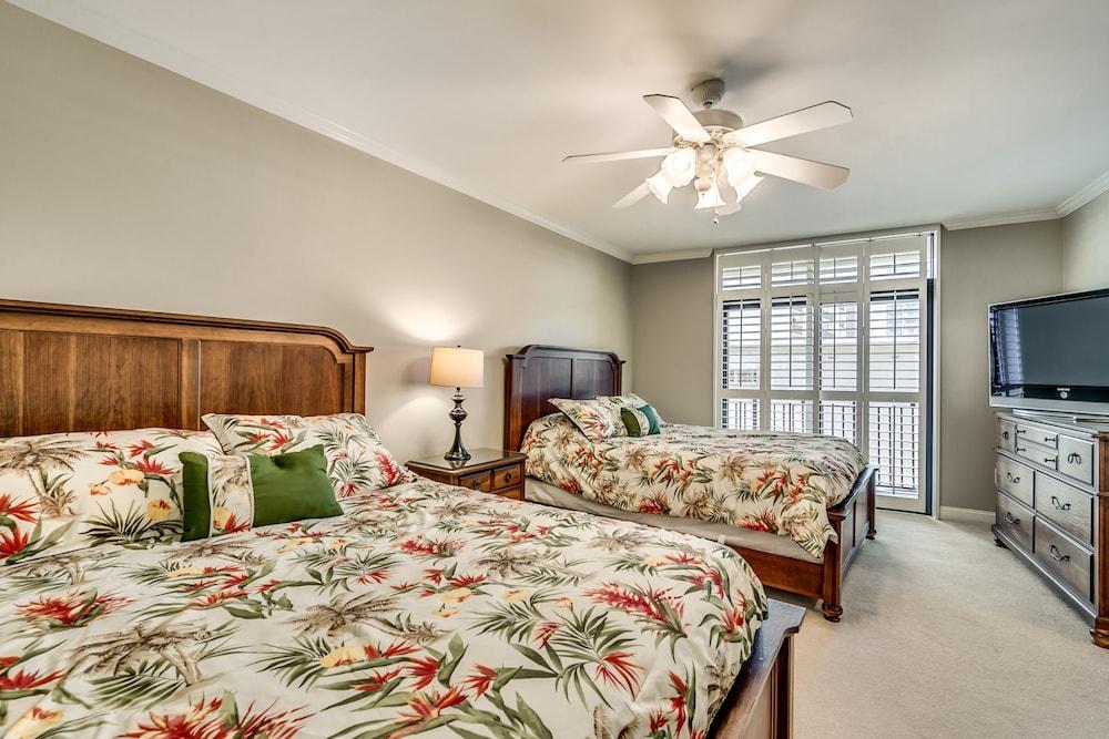 South Wind 301 4 Br condo by RedAwning