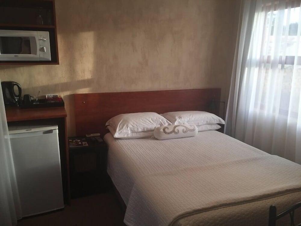 á La Martha’s Air-Port Guest House