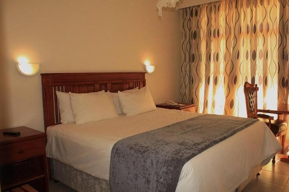 Regency Hotel Flamboyant