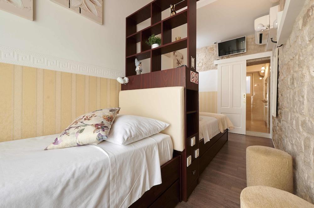 Palace Central Square