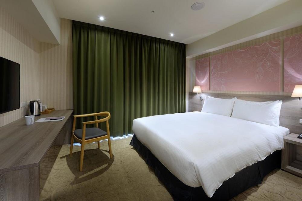 Aeris International Hotel