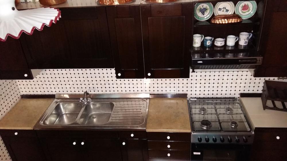 Pompei Rooms and Apartment B&B