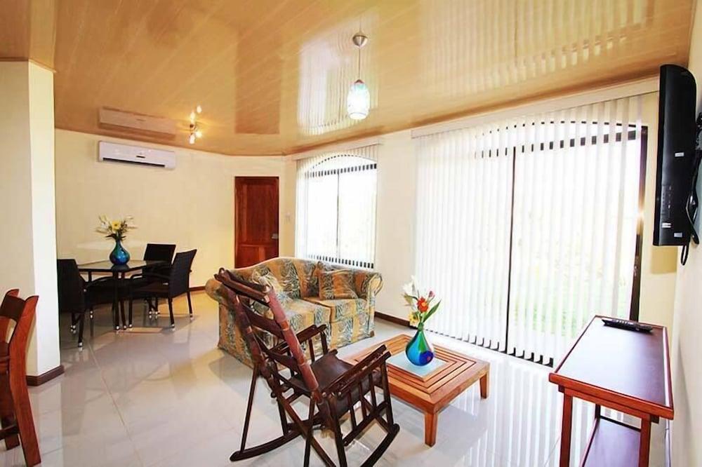 La Jacaranda Luxury Condos