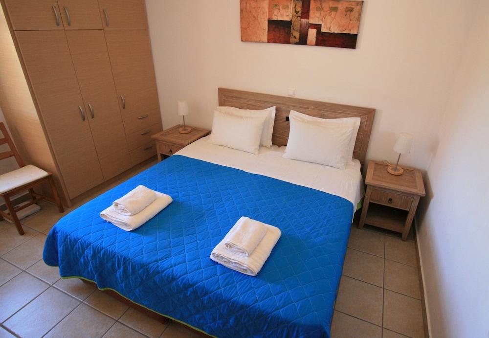 Lagoon View Apartments - Adults Only