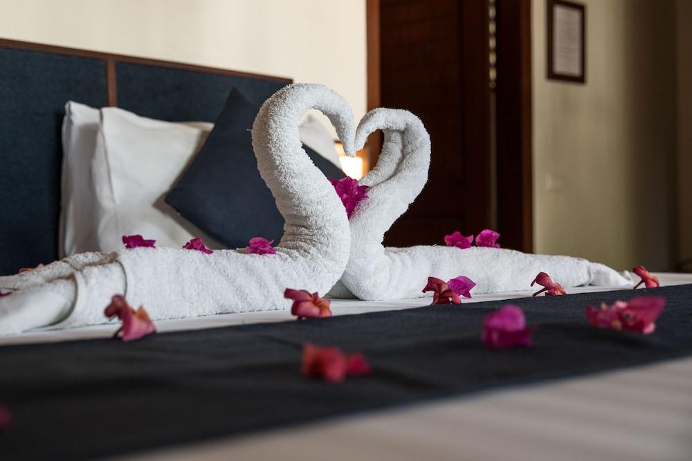 Last Frontier Beach Resort - Adults Only