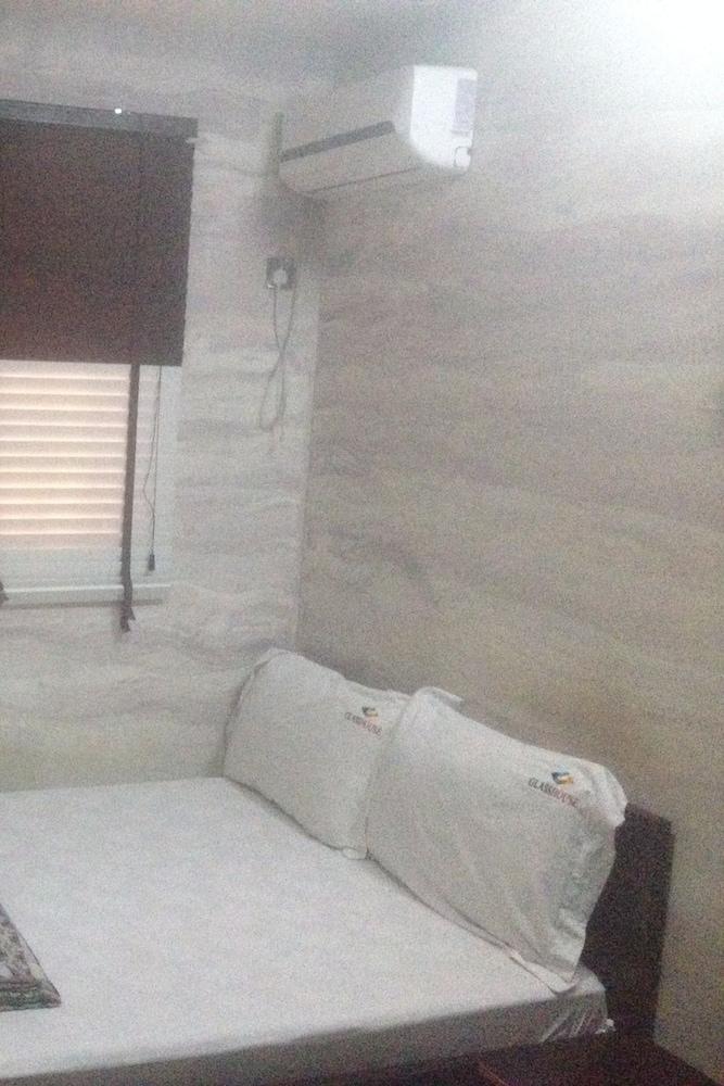 Glasshouse Hotel and Suites