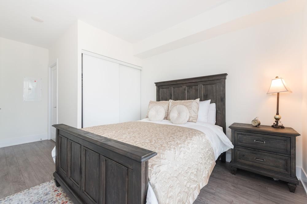 Grand Royal Condos - CN Tower