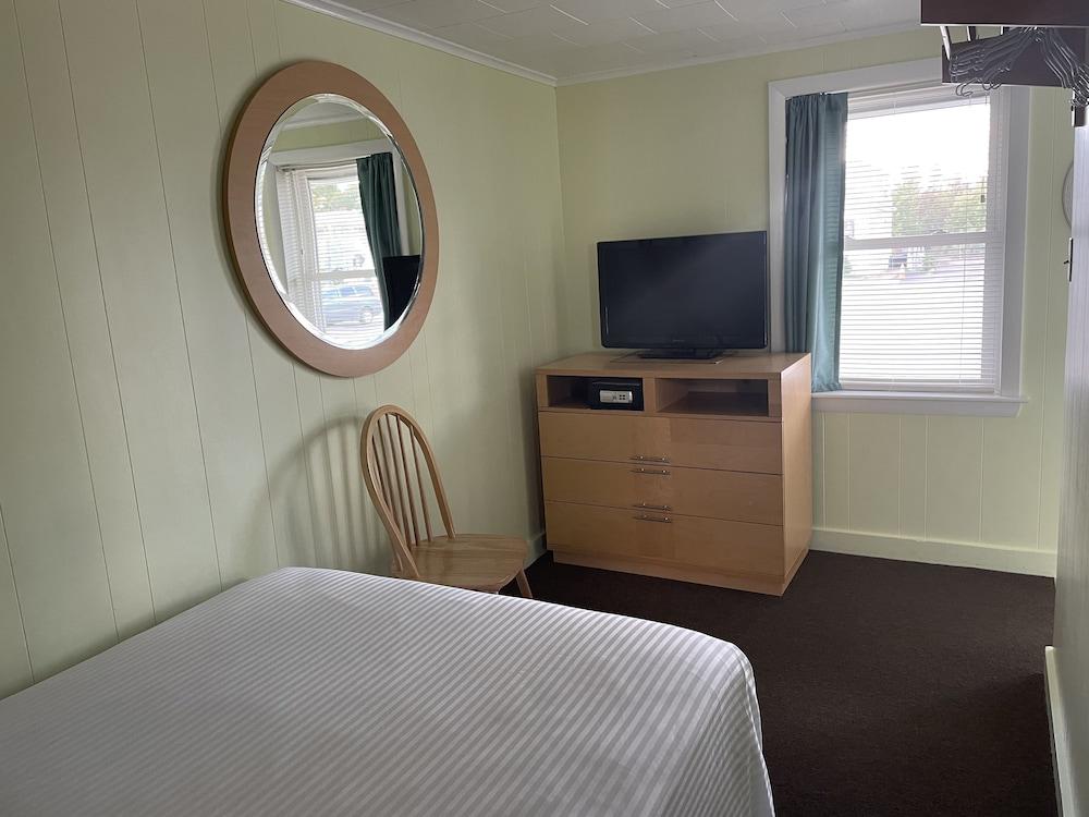 Moontide Motel Cabins & Apartments