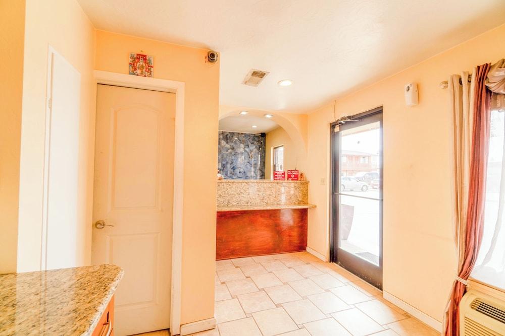 Crown Inn By OYO Denver Tx