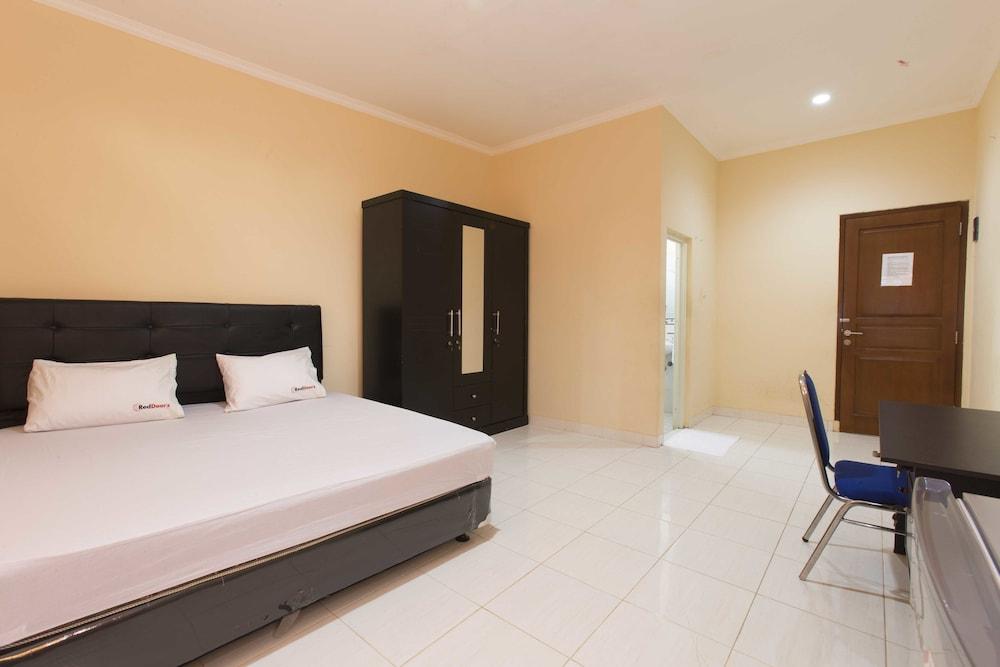 RedDoorz @ Utan Kayu