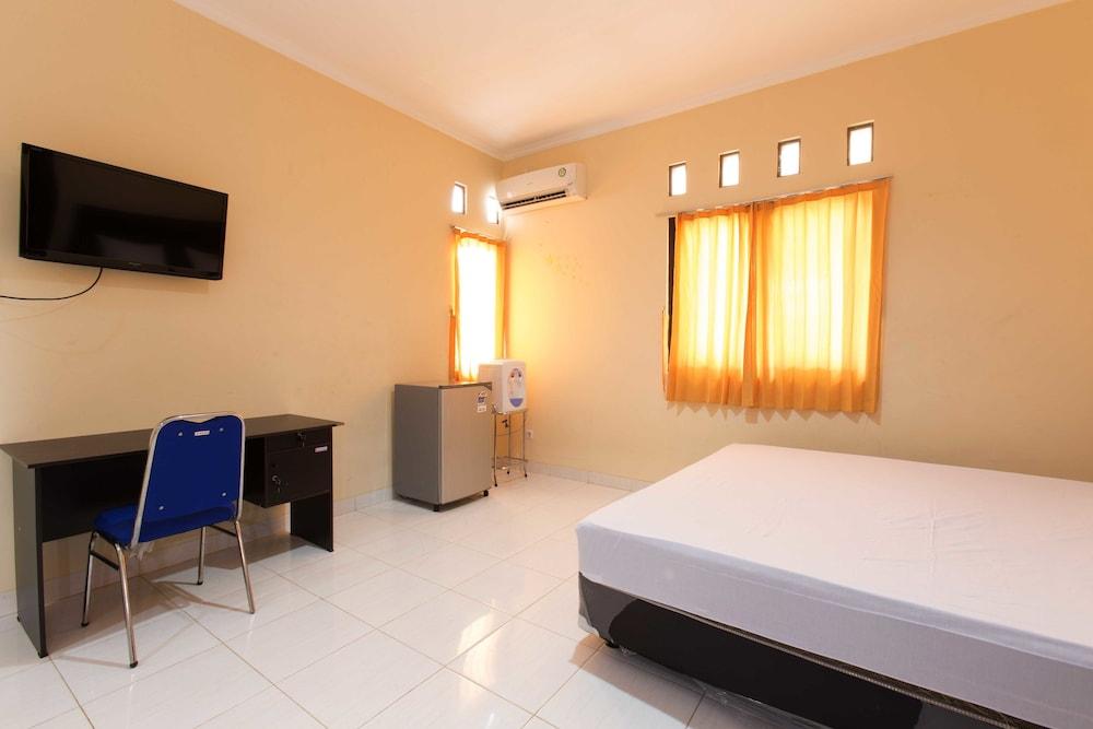 RedDoorz @ Utan Kayu