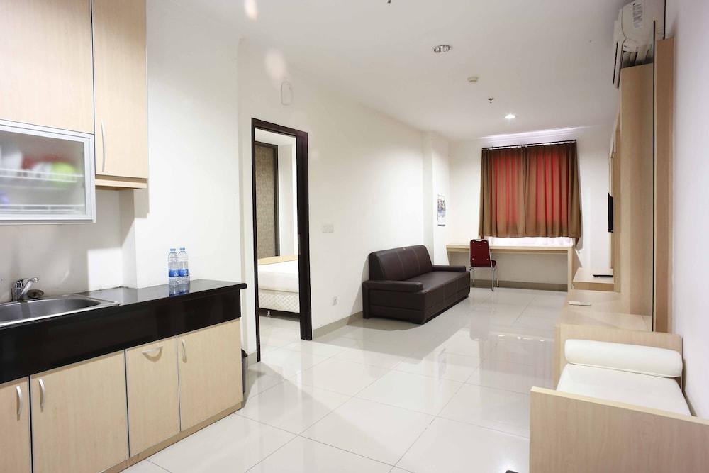 RedDoorz @ Gunung Sahari