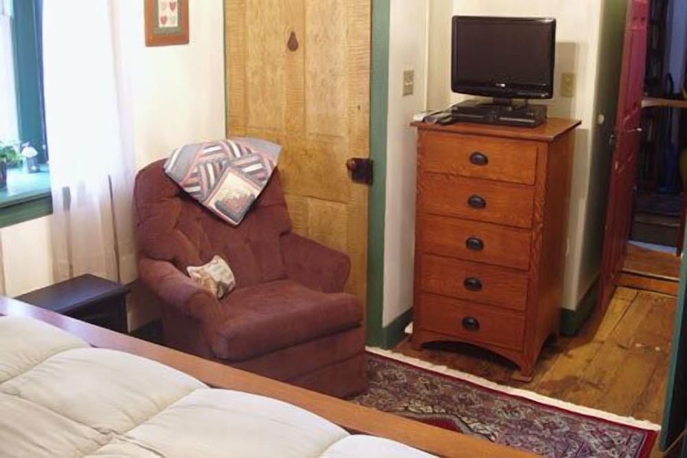 Historic Schoeneck Hotel B&B