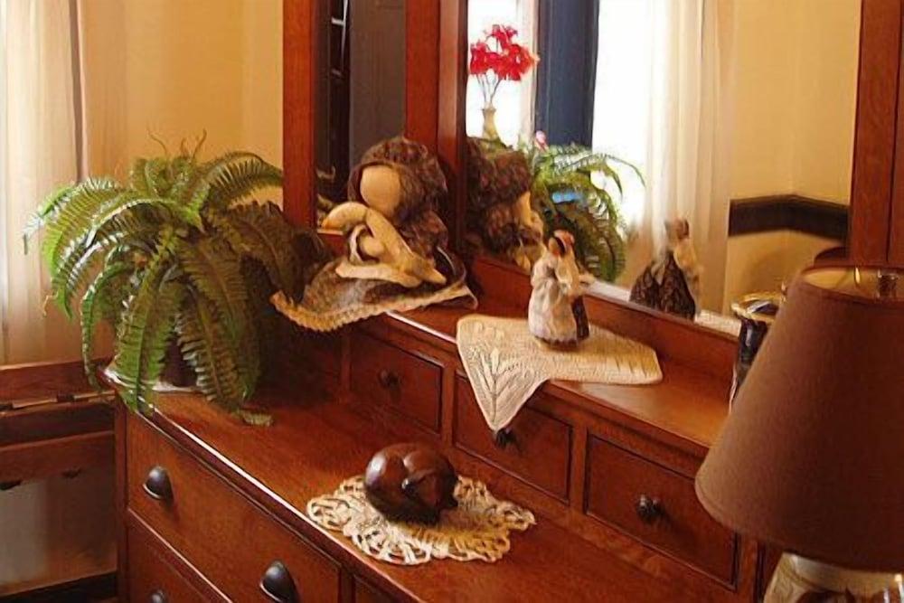 Historic Schoeneck Hotel B&B