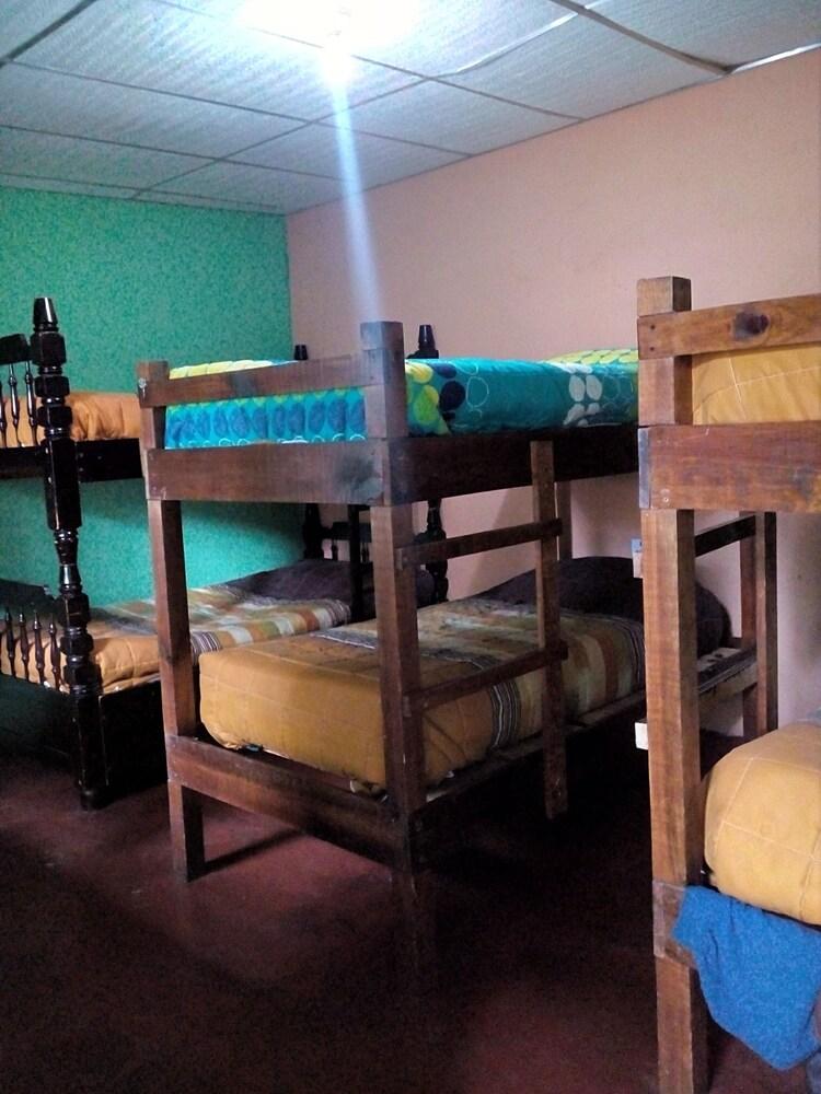 Hostel y Restaurante Casa Jacaranda