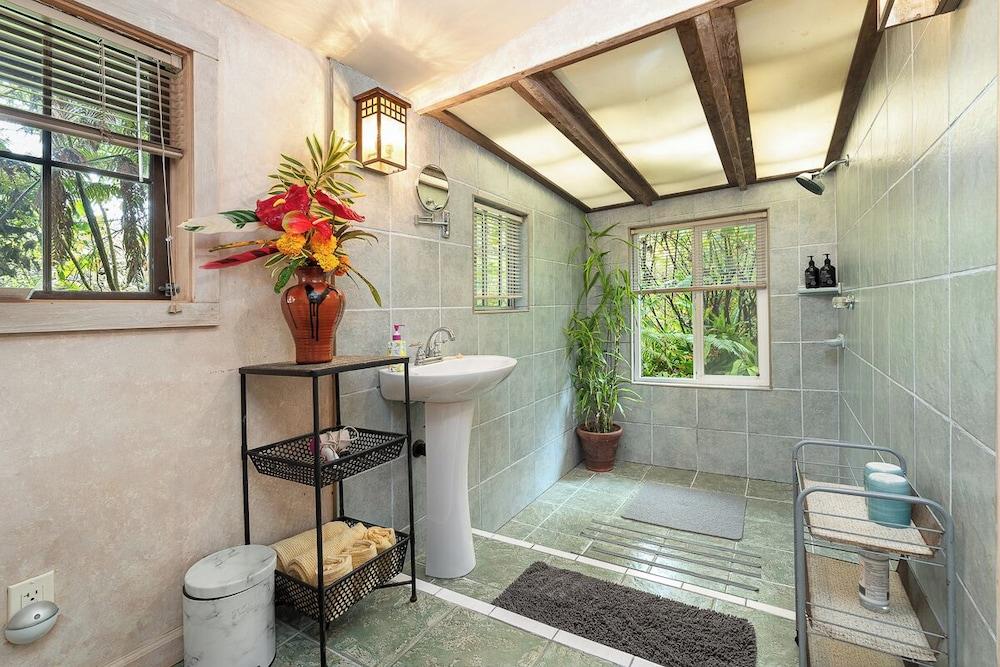 Volcano Artist Cottage