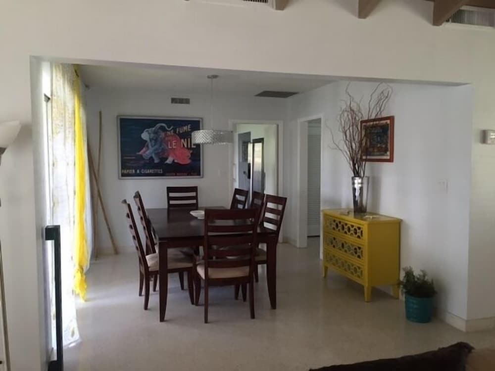 Salty Bungalows Rosie