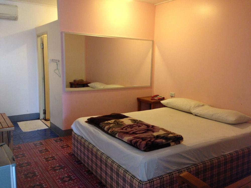 Natpob Sleep Station Motel