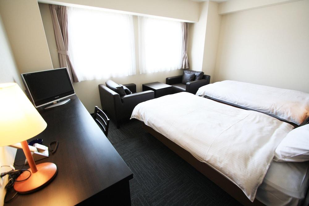 Green Rich Hotel Tosu Ekimae