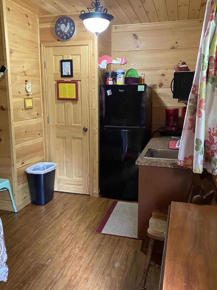 Little Tracks Cabins