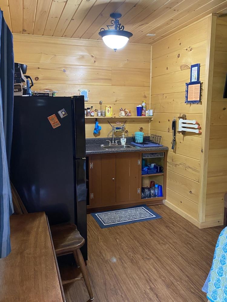 Little Tracks Cabins