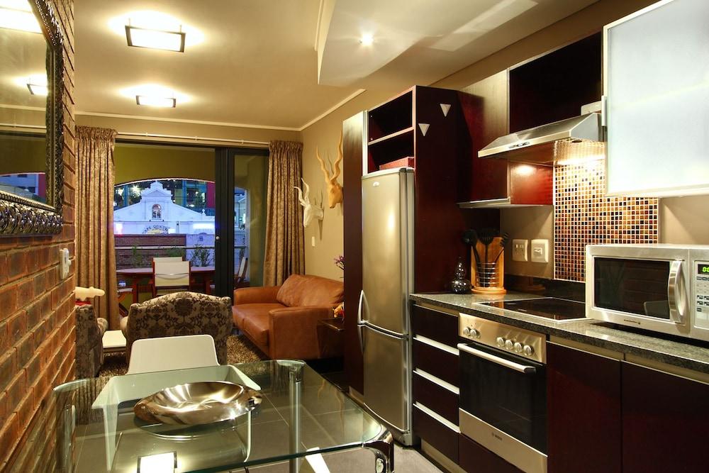 Afribode Rockwell Apartments