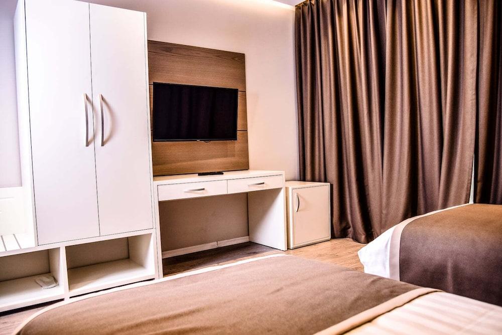VH Broadway Tirana Hotel