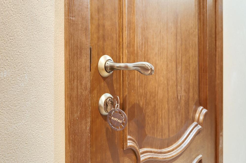 Rotas on Krasnoarmeyskaya