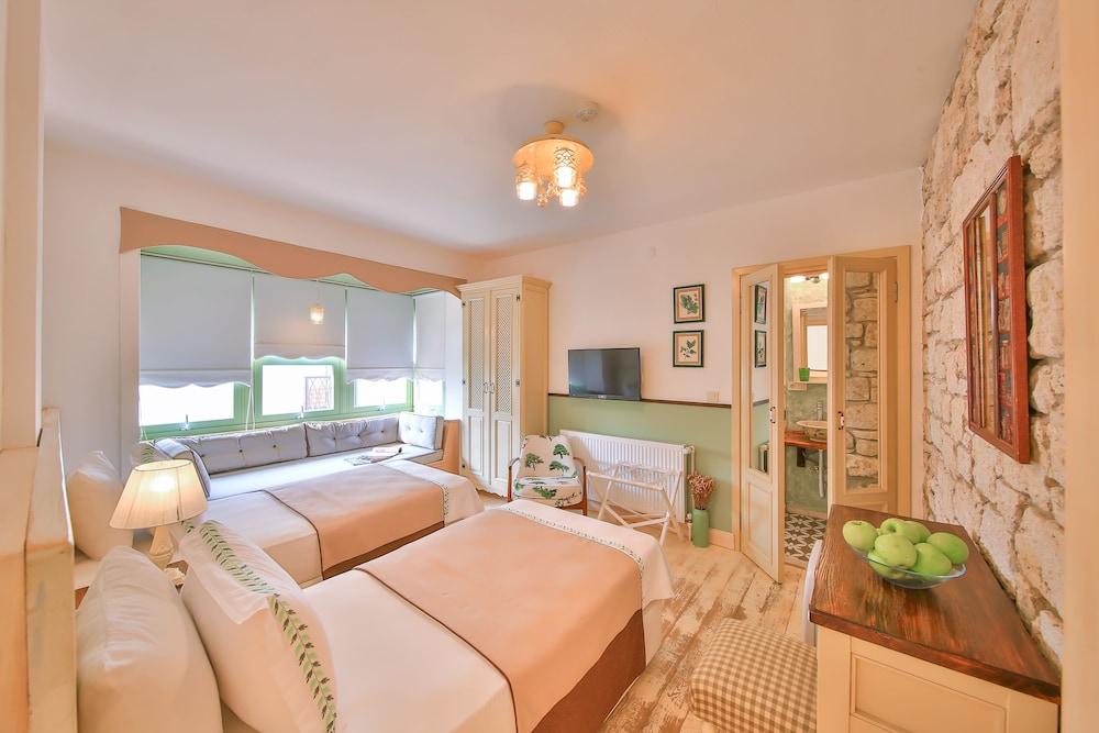 Palas Alacati - Adults Only