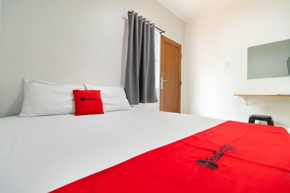 RedDoorz @ Tondano Benhil