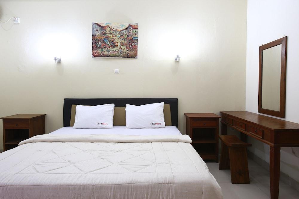 RedDoorz@Pondok Pinang 2