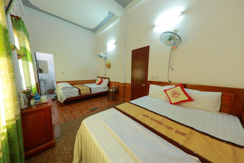 Green Riverside Cosy Home