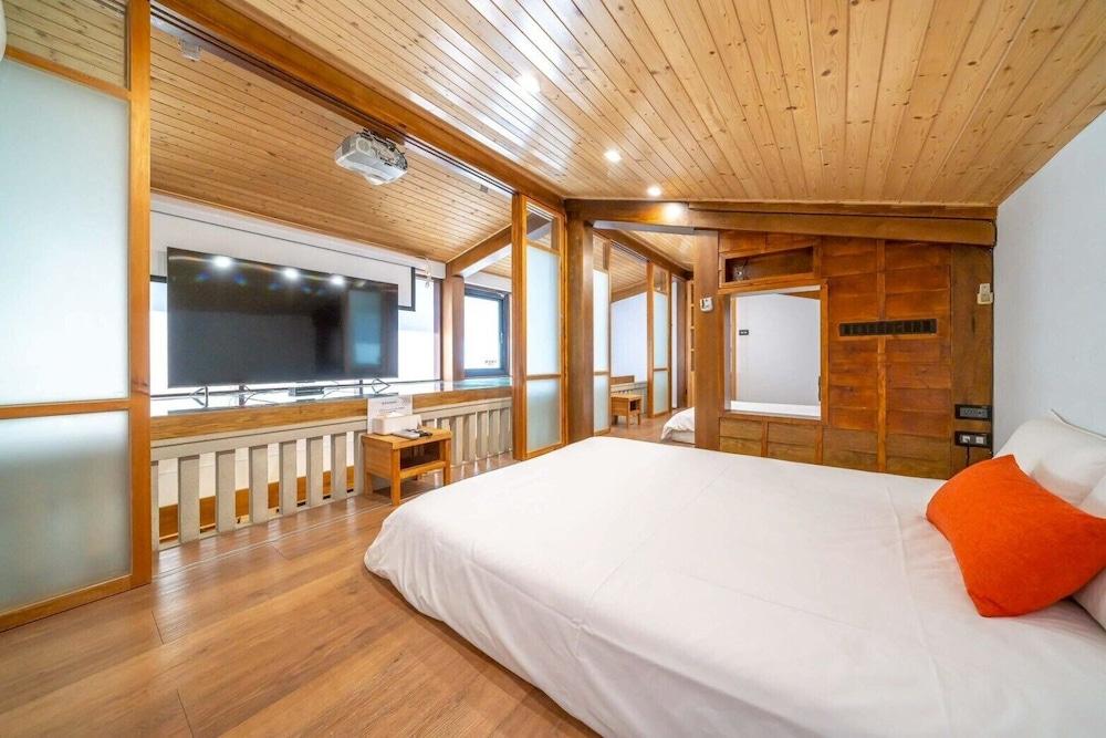 Suehirodori Japanese Entire Home No1