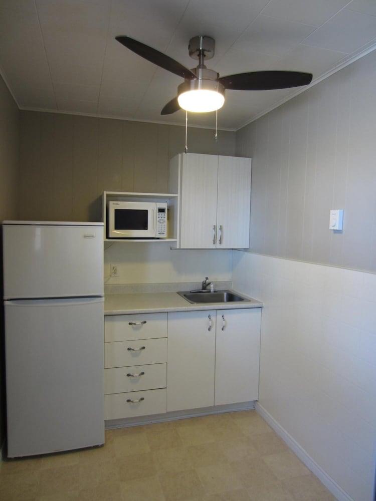 Balm Beach Resort & Motel