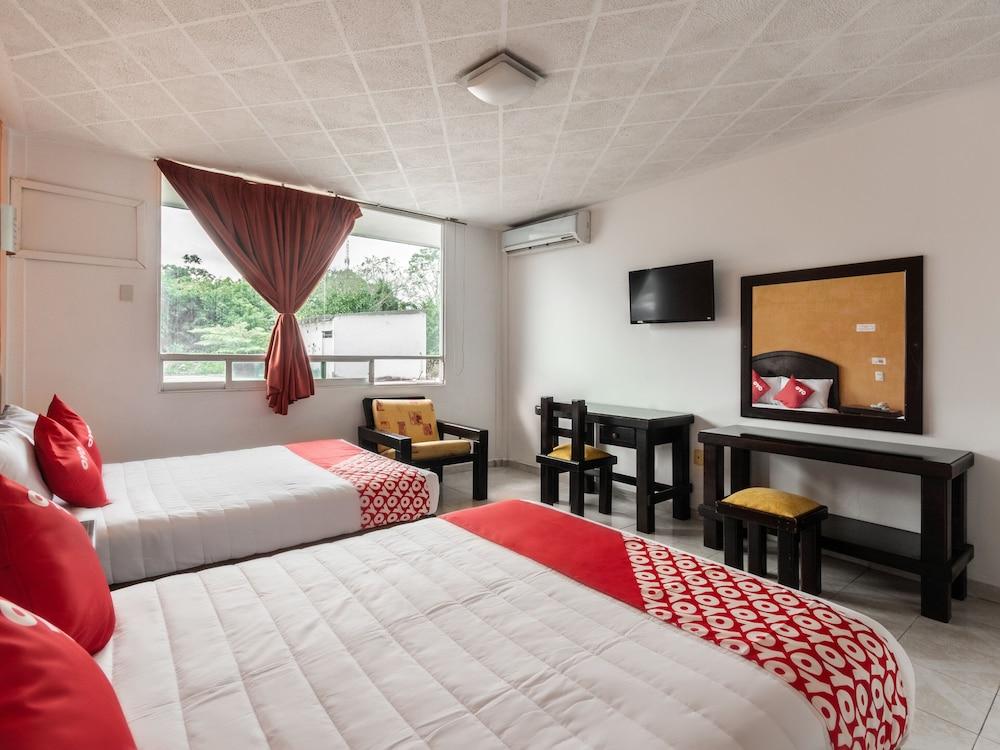 OYO Hotel Casa Blanca