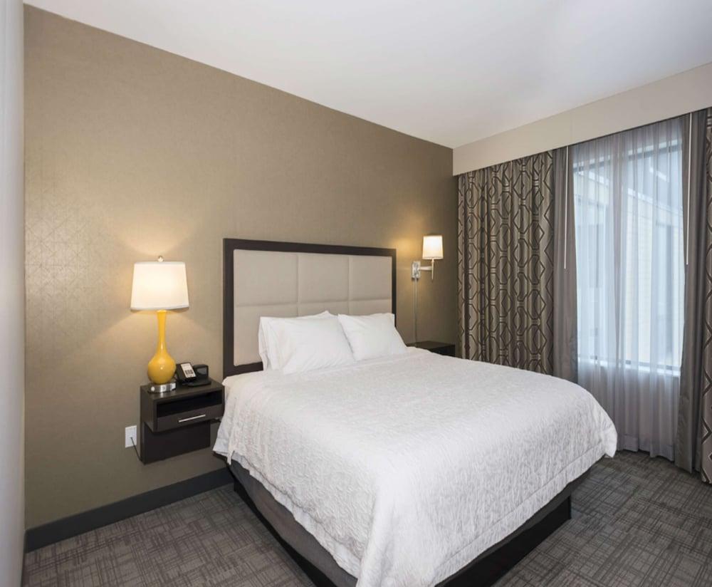 Hampton Inn & Suites Minneapolis University Area