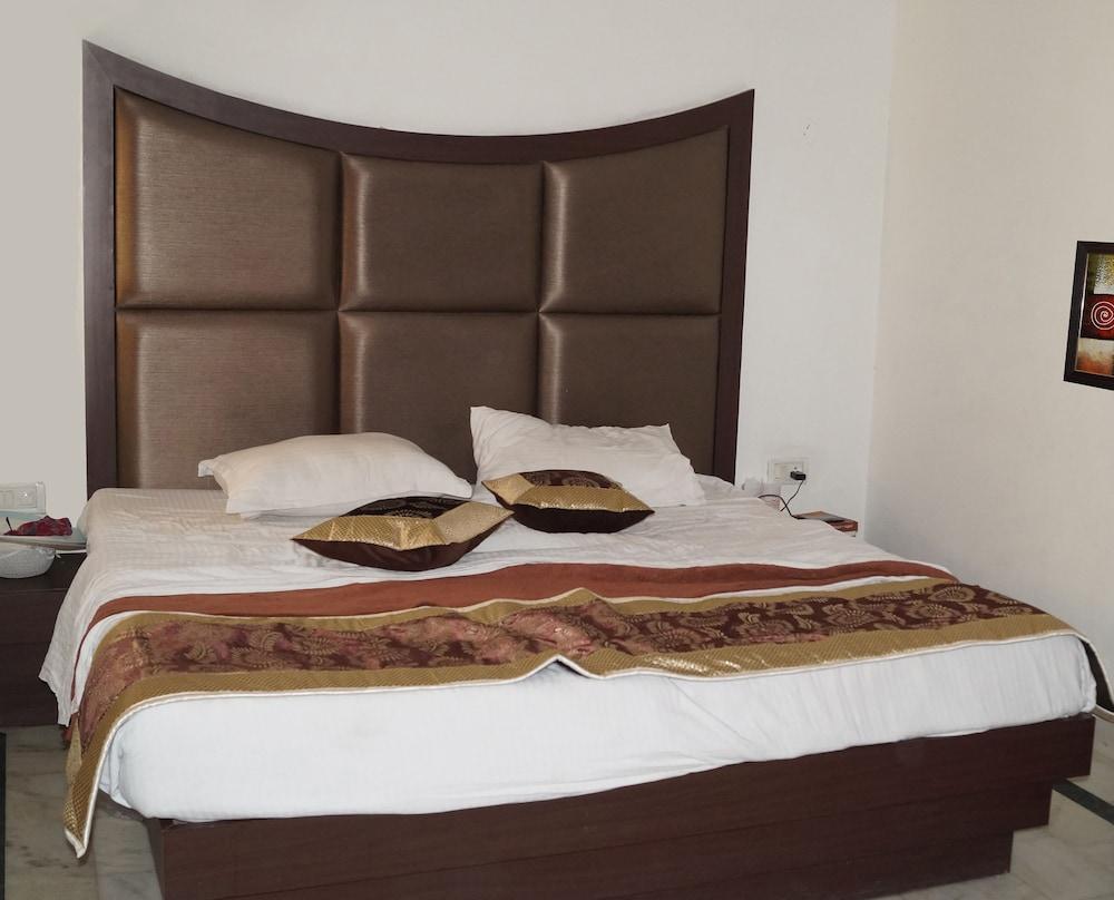 Optimum Sheela Inn @ Taj